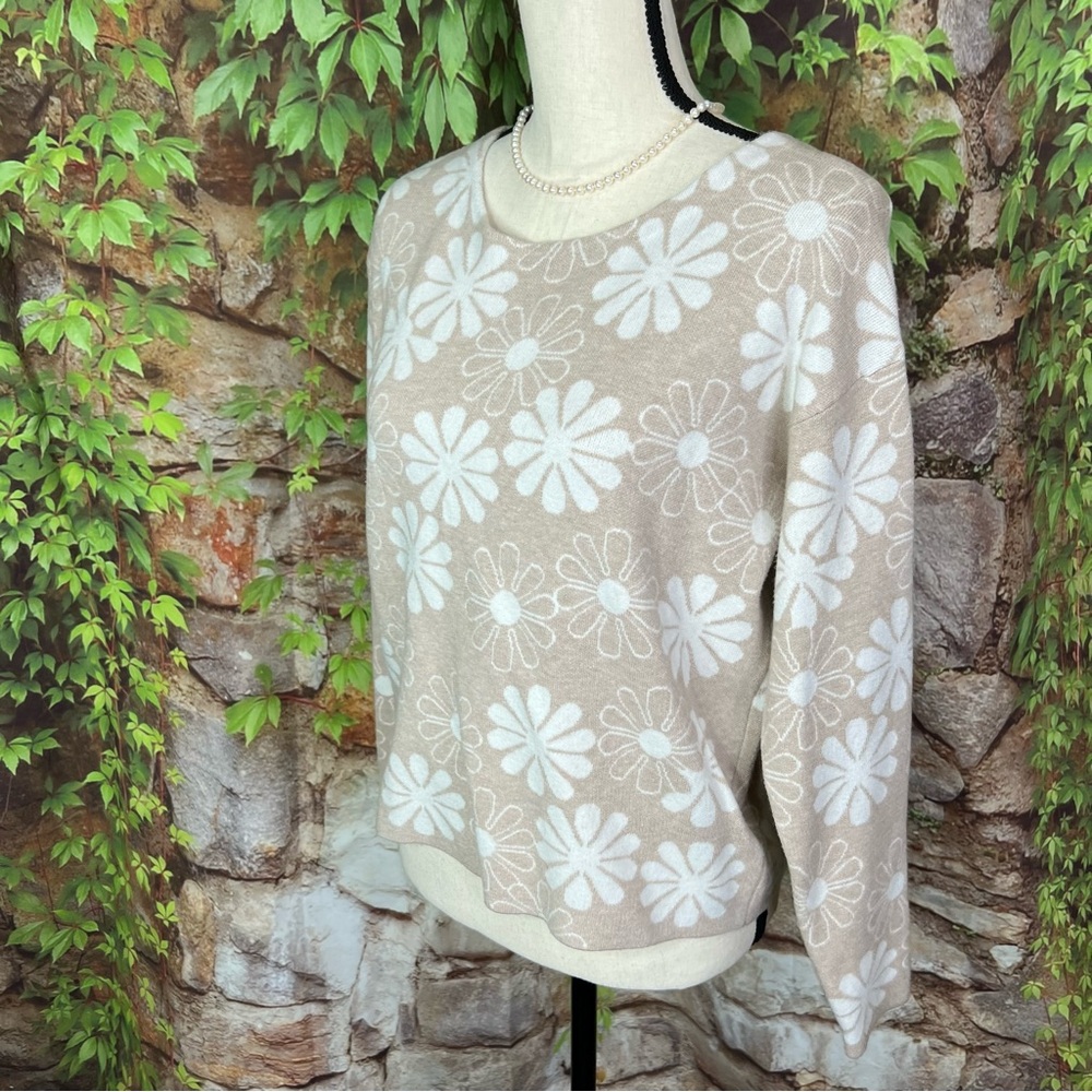 RACHEL ZOE Beige Daisy Print Floral Cozy Crewneck Sweater, S - Picture 4 of 10